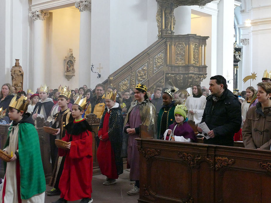 Aussendung der Sternsinger im Hohen Dom zu Fulda (Foto: Karl-Franz Thiede)